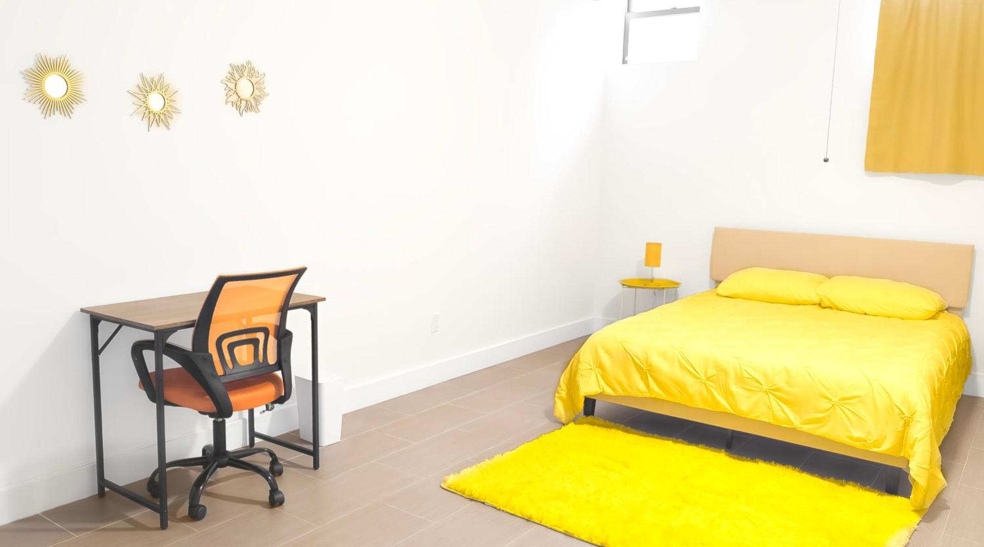 Yellow2 Sunrise Brooklyn Retreat Homestay New York